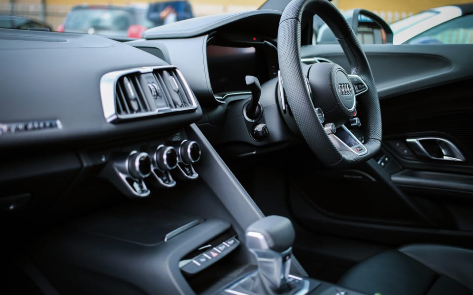 Limpieza de mantenimiento interior para mantener el coche limpio día a día
