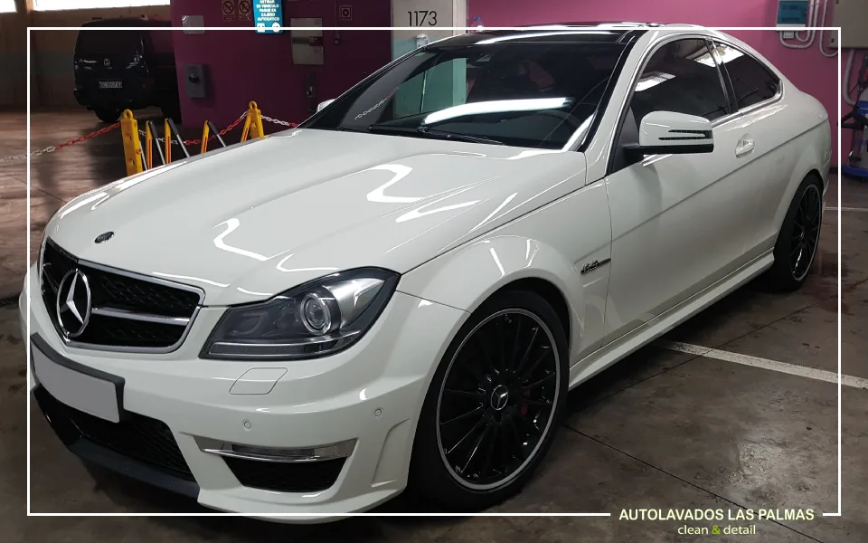 Lavado de coches a máquina en centro Autolavados Las Palmas, servicios profesionales a tu alcance