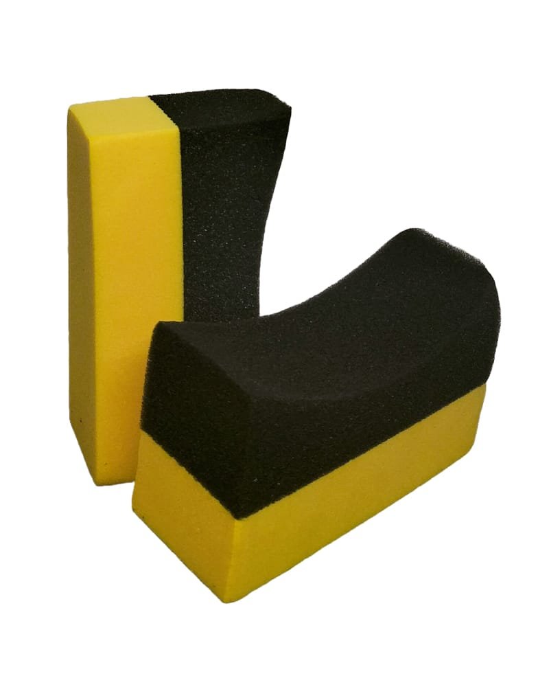 El aplicador para neumáticos de ALP Studio, es un accesorio diseñado para aplicar productos de cuidado de neumáticos de manera uniforme y precisa, garantizando una aplicación sin rayas ni manchas.