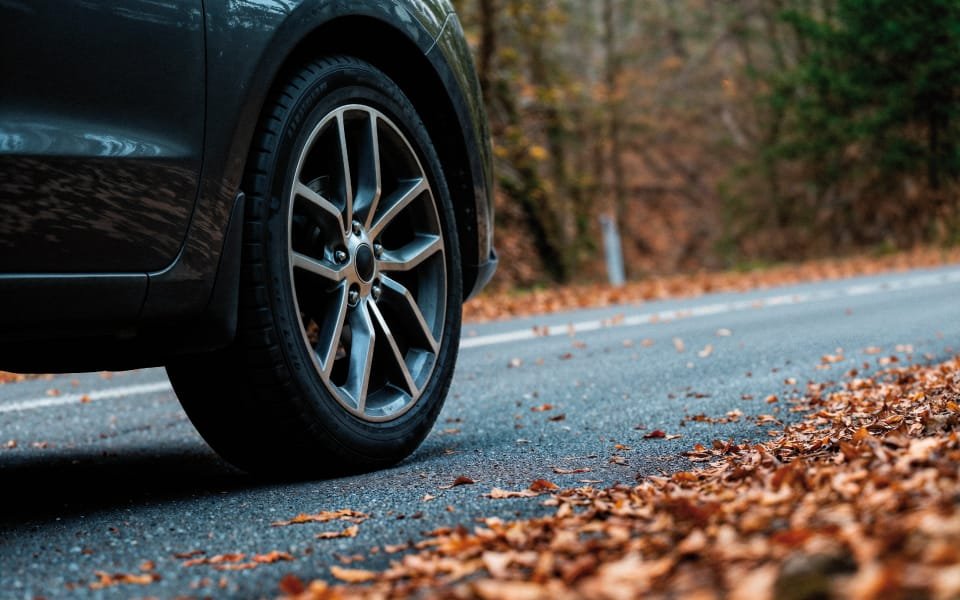 Los coches bien cuidados tendrán una vida larga, cuida de tu coche con los mejores productos. Una limpieza en casa puede ser una buena opción si se hace correctamente.